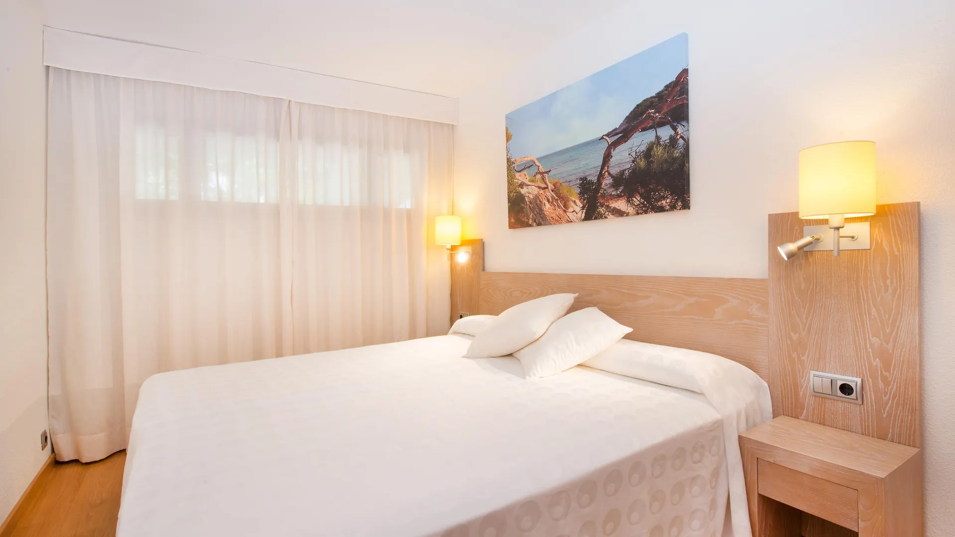 Iberostar Waves Pinos Park Hotel Font de Sa Cala