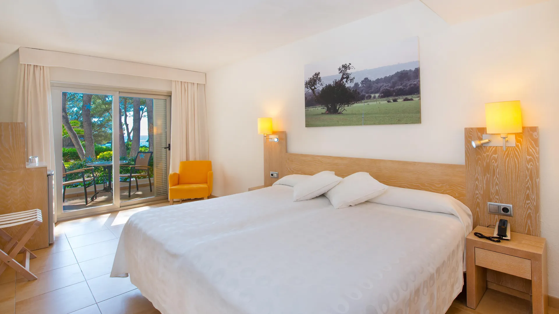 Iberostar Waves Pinos Park Hotel Font de sa Cala