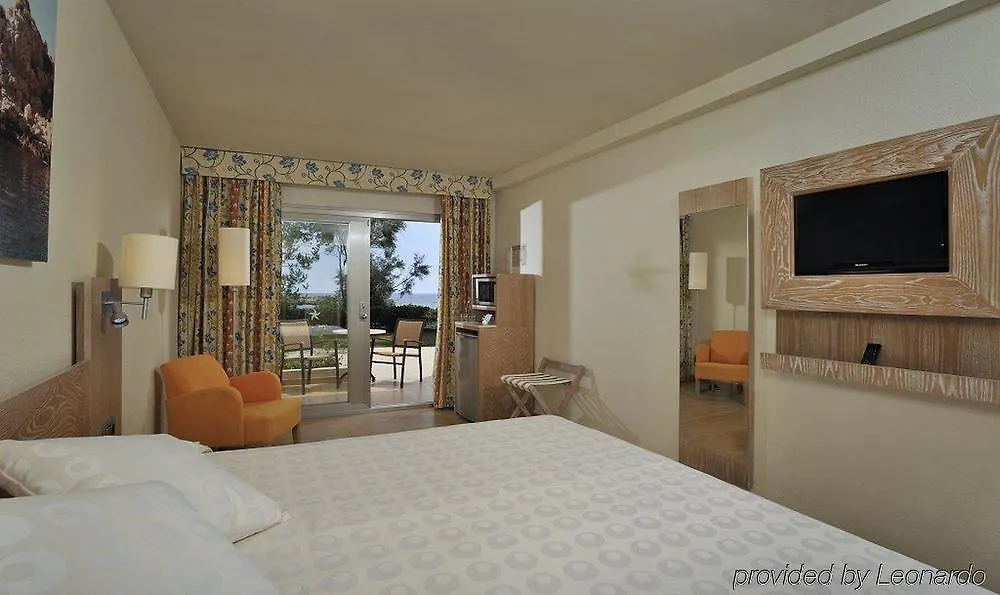 Iberostar Waves Pinos Park Hotel Font de sa Cala 4*,  Espanha
